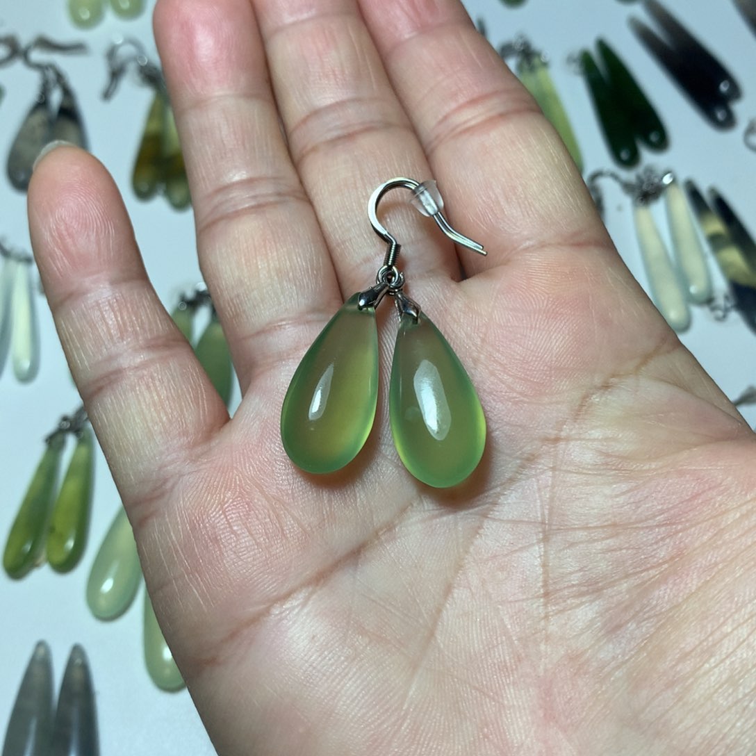 蛇纹石玉耳环未镶嵌