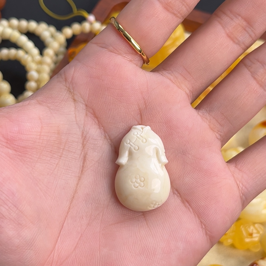 雨***辰琥珀未镶嵌珠宝奇石