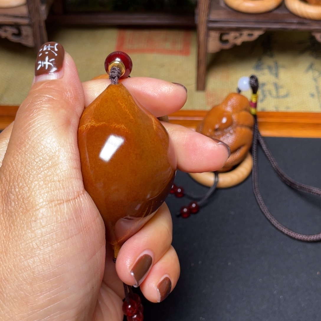 橄榄核吊坠一线天40穿配