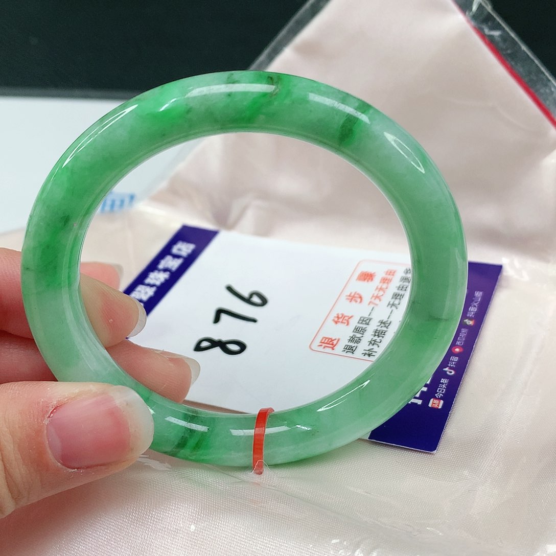 翡翠手镯未镶嵌翡翠