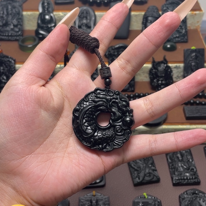 未镶嵌蛇纹石玉颈饰