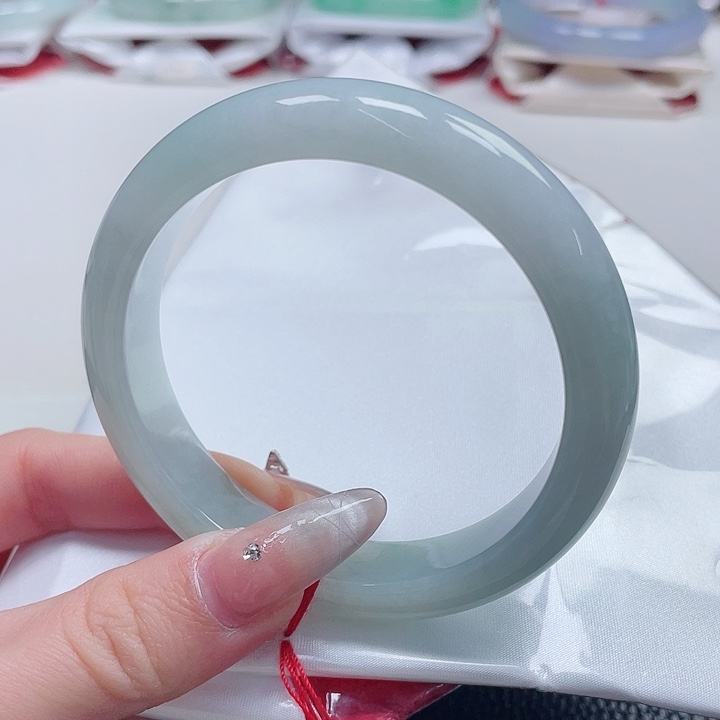 翡翠手镯未镶嵌缅甸