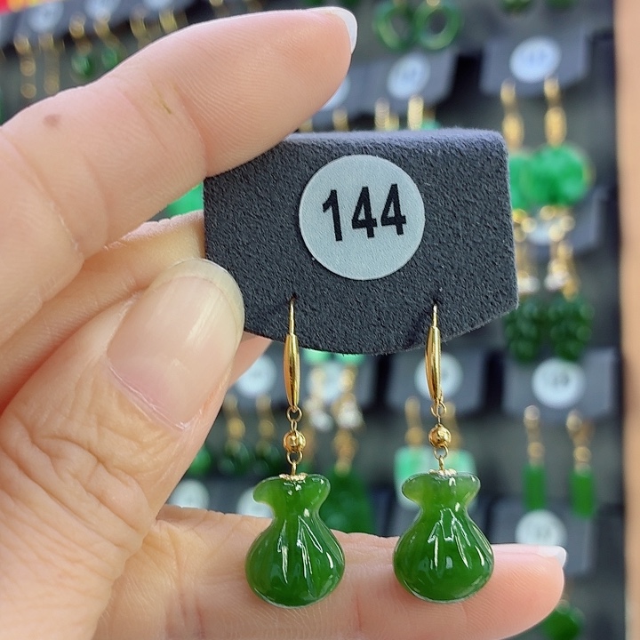 和田玉18K金镶嵌耳饰