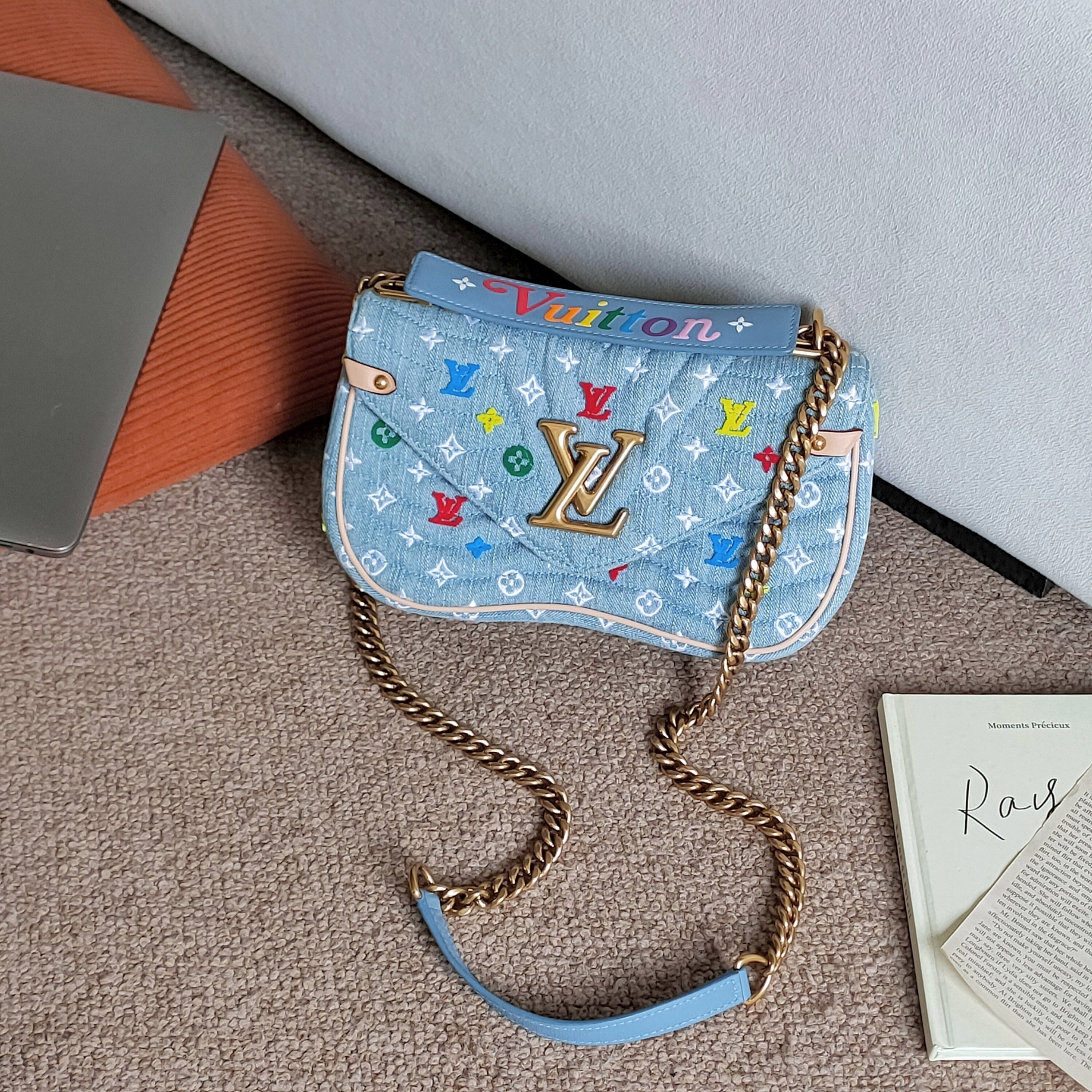 95新 LouisVuitton/路易威登 浅蓝色水洗刺绣new wave斜挎包42730