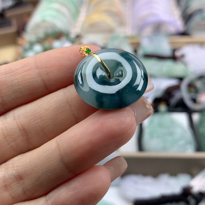 翡翠颈饰未镶嵌吊坠