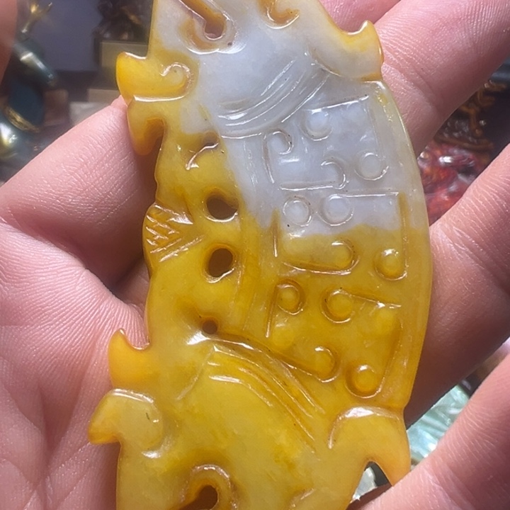 透闪石质玉未镶嵌颈饰