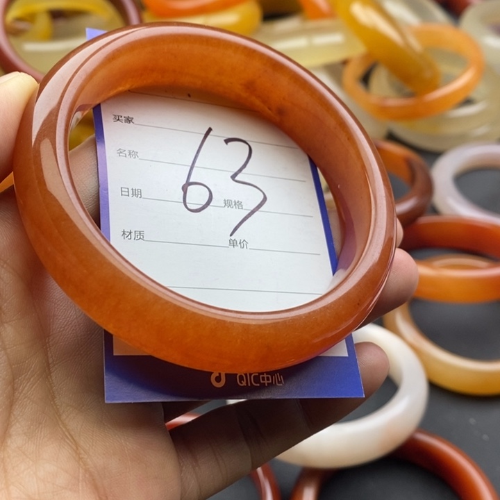 未镶嵌手镯石英质玉