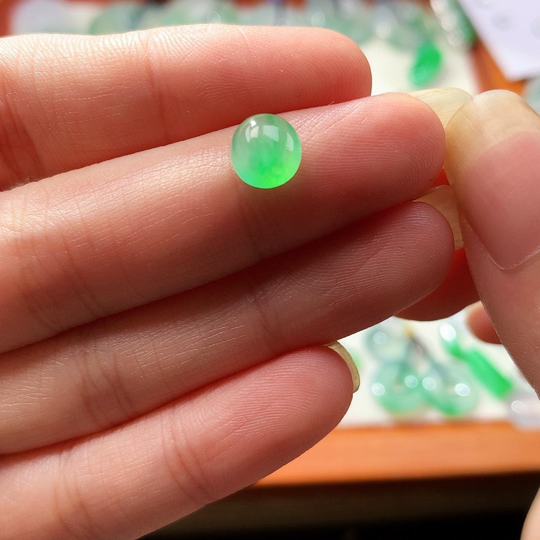 翡翠未镶嵌项链蛋面