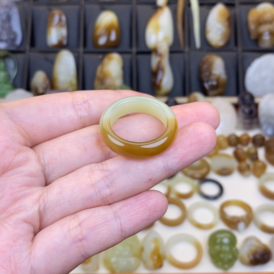 和田玉未镶嵌戒指