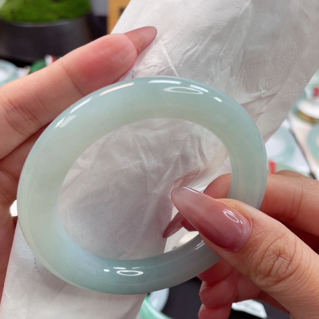 翡翠手镯未镶嵌54晴水蓝底28号