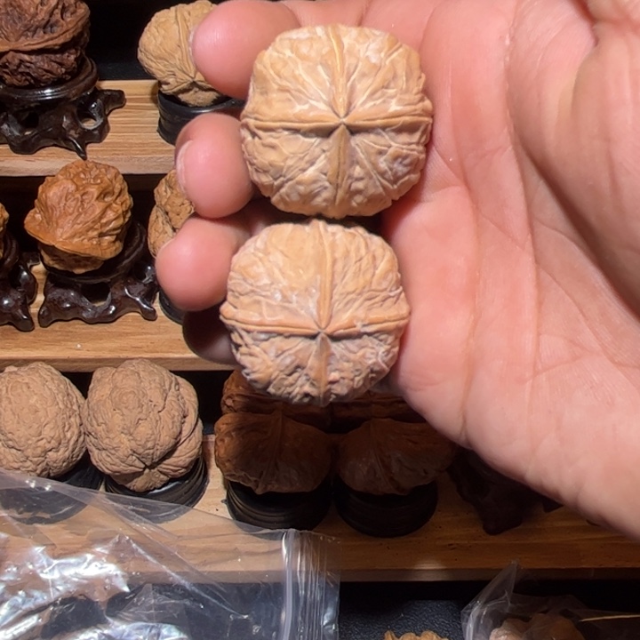 文玩核桃吊坠格子四棱