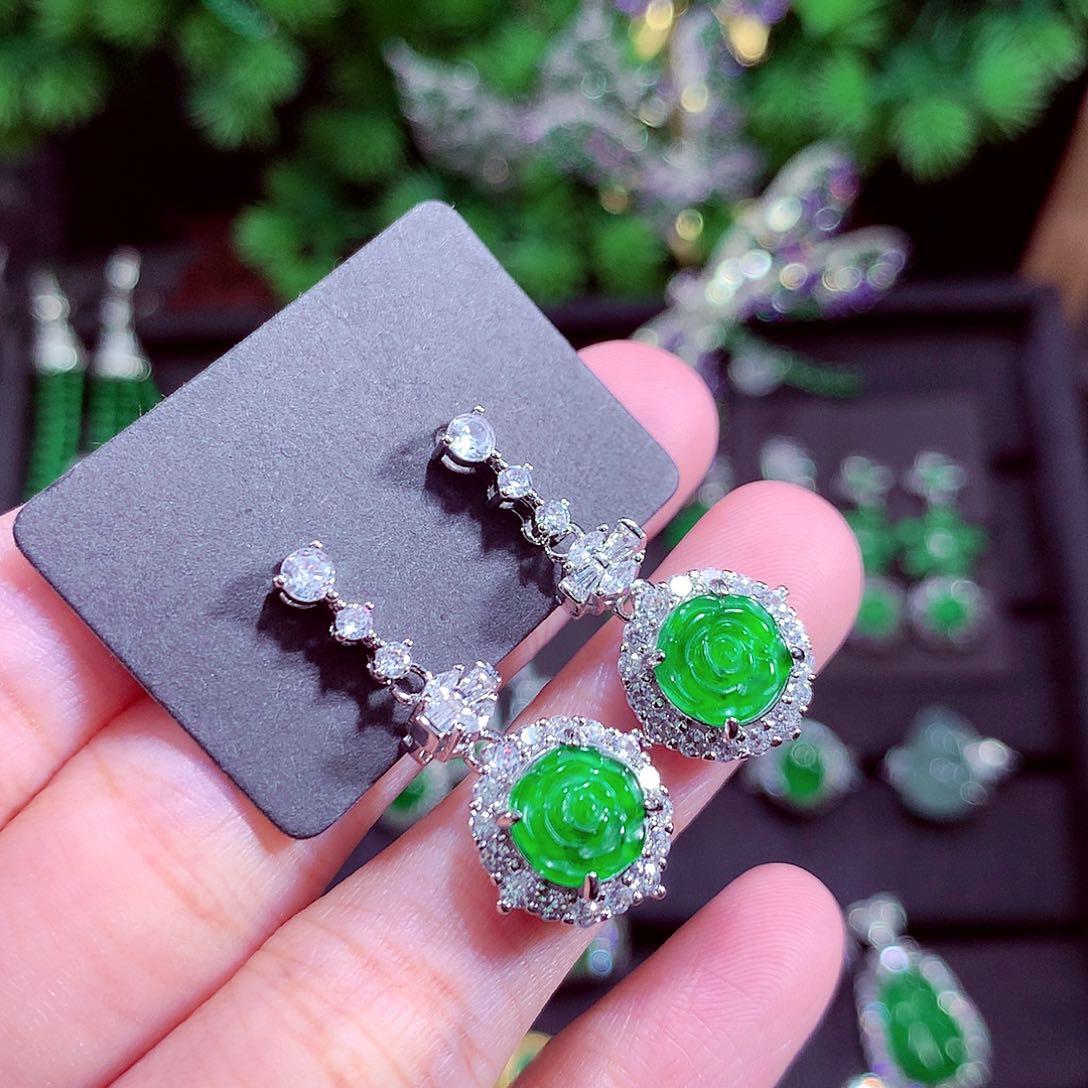 颈饰未镶嵌翡翠天然