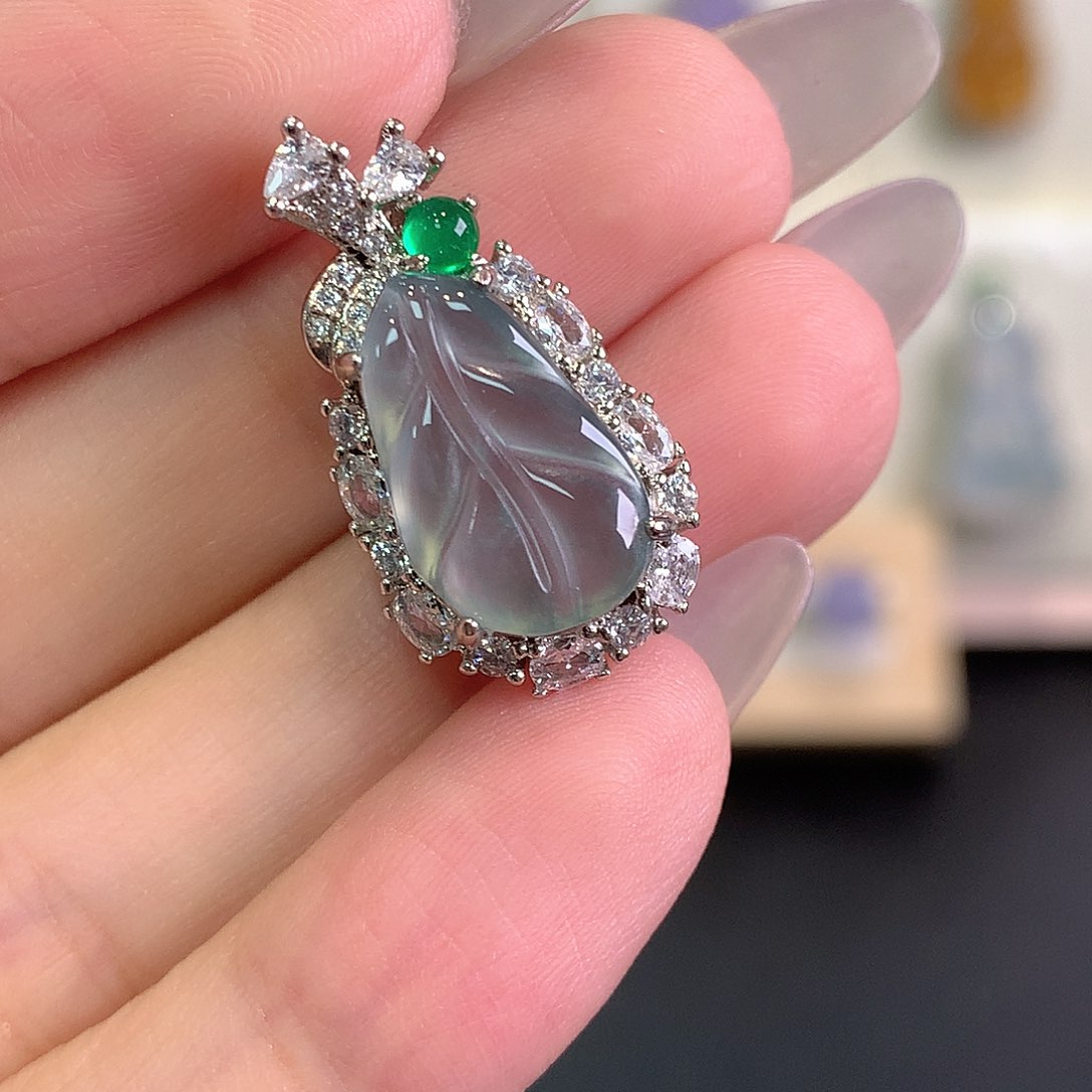 翡翠未镶嵌颈饰3、