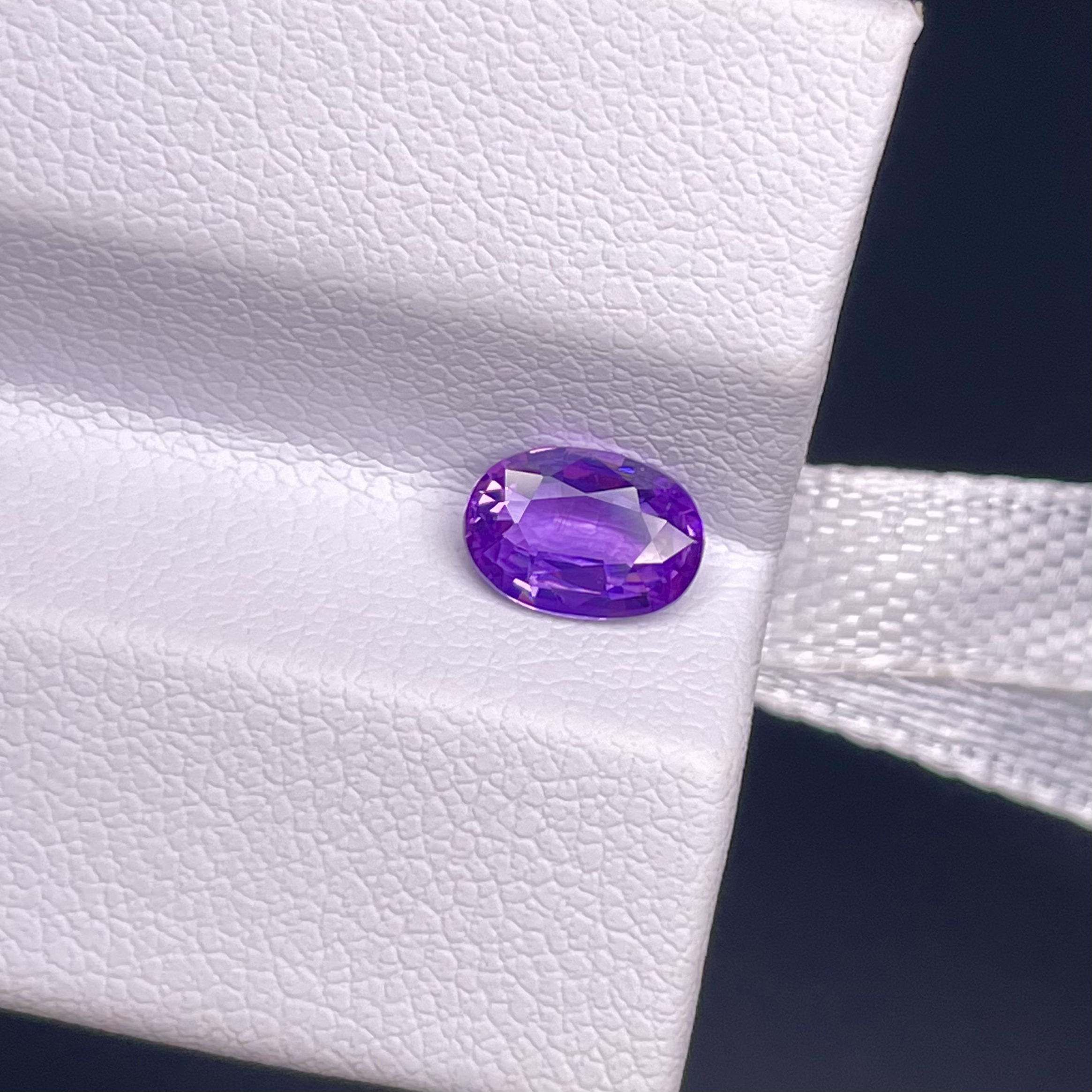 0.99克拉无烧紫色蓝宝裸石紫罗兰色满火彩精切工全净玻璃体鲜艳