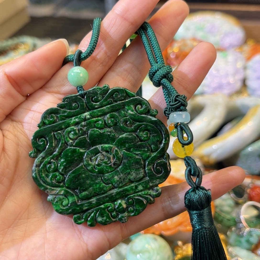 翡翠颈饰未镶嵌待编款