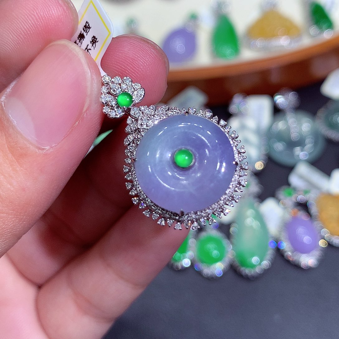 翡翠吊坠(不含链)18K金镶嵌