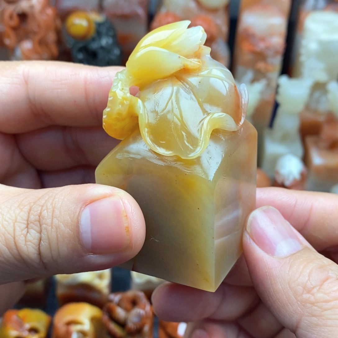 寿山石印石老挝巧雕 荷花