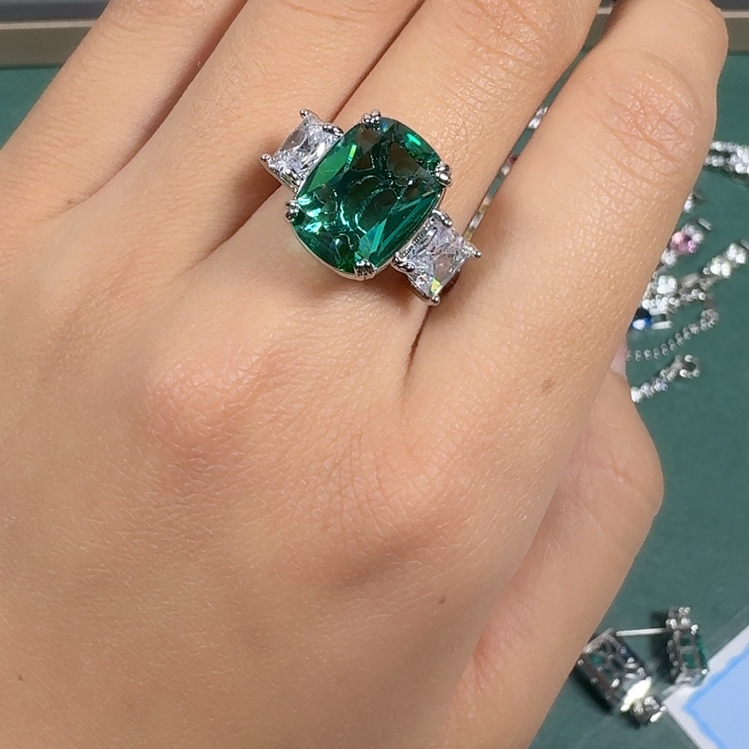 戒指祖母绿18K金镶嵌