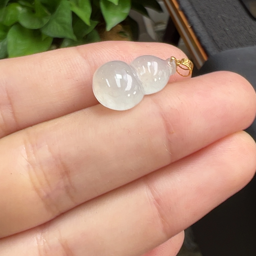 翡翠未镶嵌颈饰葫芦