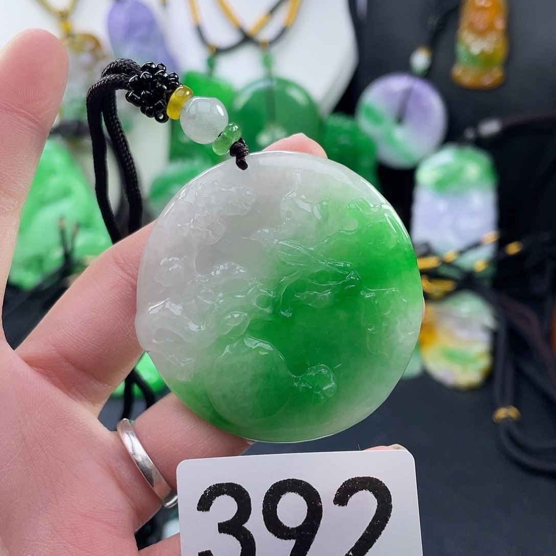 翡翠未镶嵌吊坠(赠链)