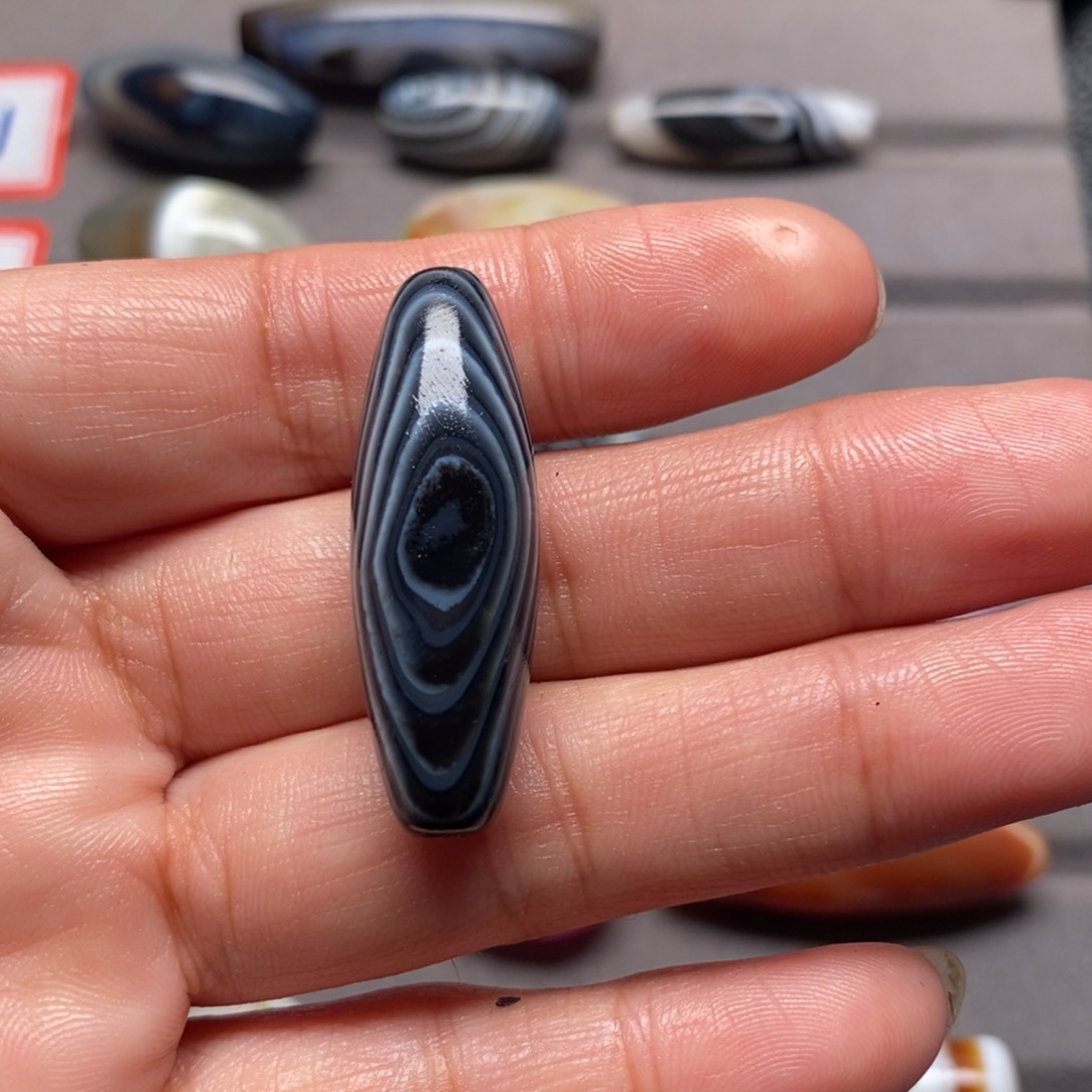 未镶嵌颈饰玛瑙/玉髓匿****