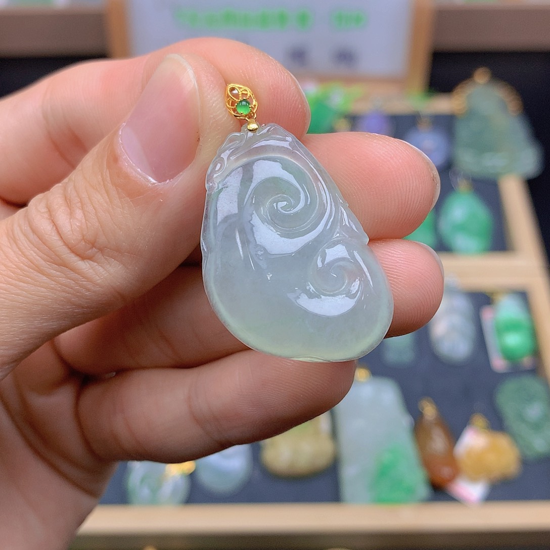 翡翠颈饰18K金镶嵌翡翠