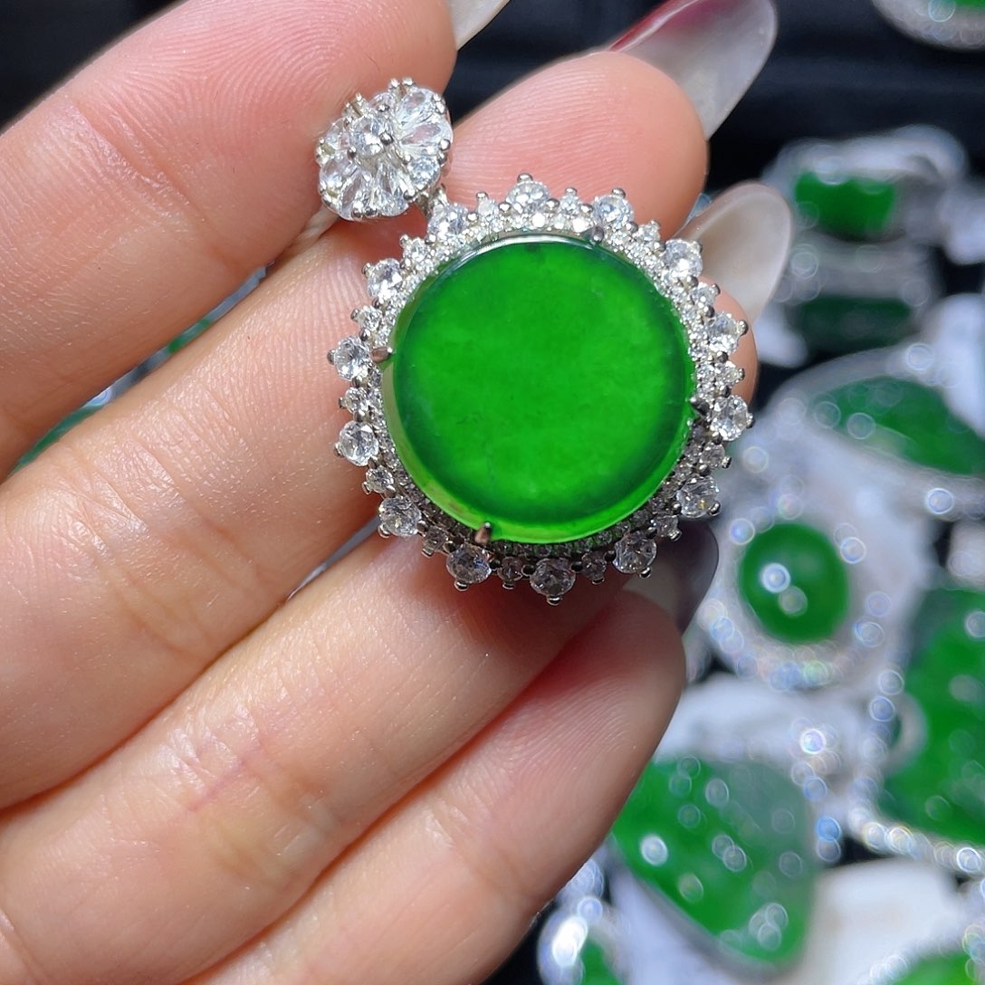 翡翠颈饰银S925镶嵌翡翠