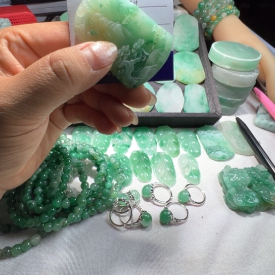 石英质玉挂件未镶嵌