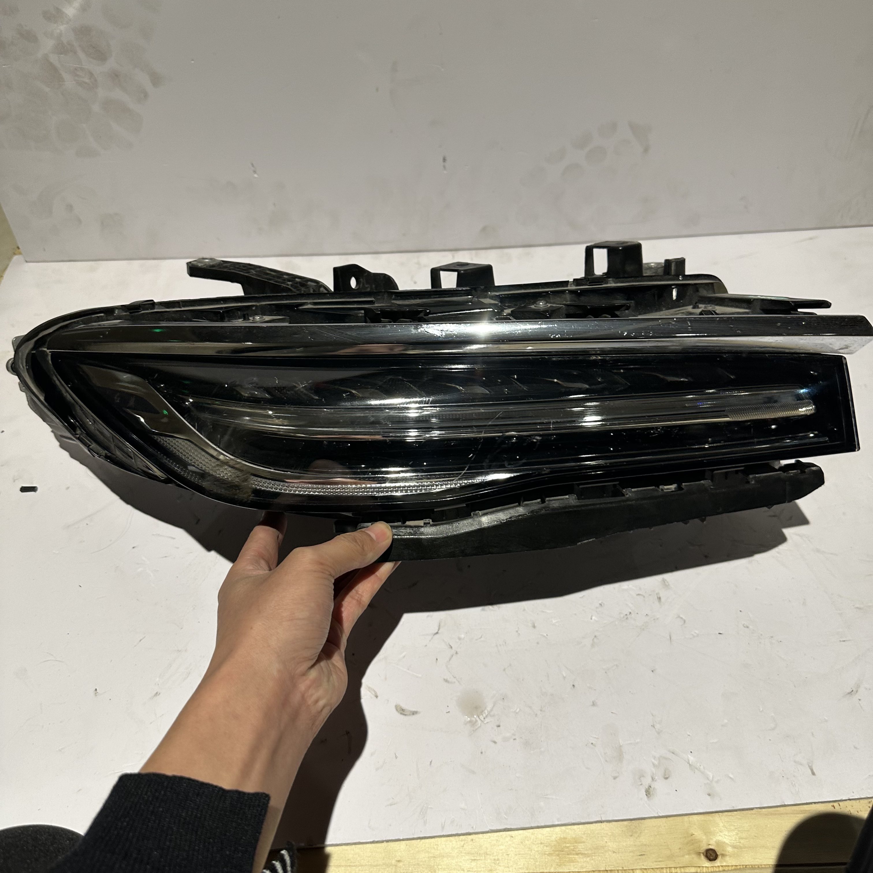 23款红旗h5右侧日行灯