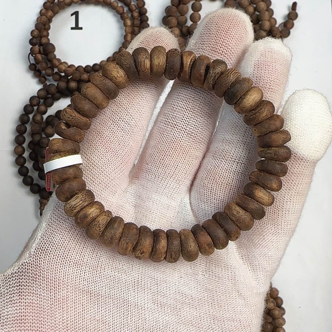 沉香手串虫漏奇楠沉香手串