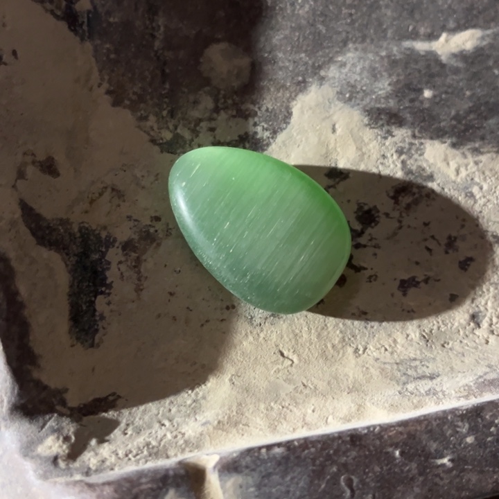 透闪石质玉未镶嵌颈饰