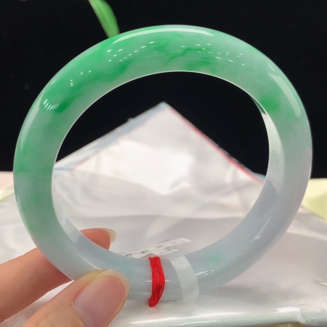 翡翠手镯未镶嵌60圈口0240