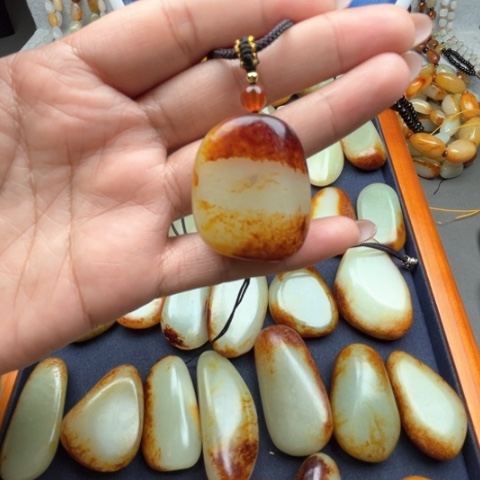 和田玉颈饰未镶嵌