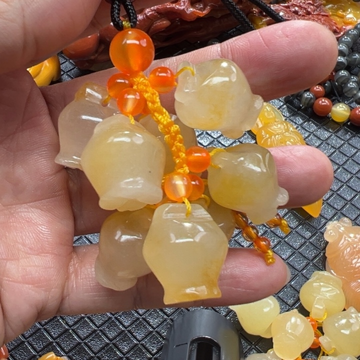 石英质玉（黄龙玉）颈饰未镶嵌