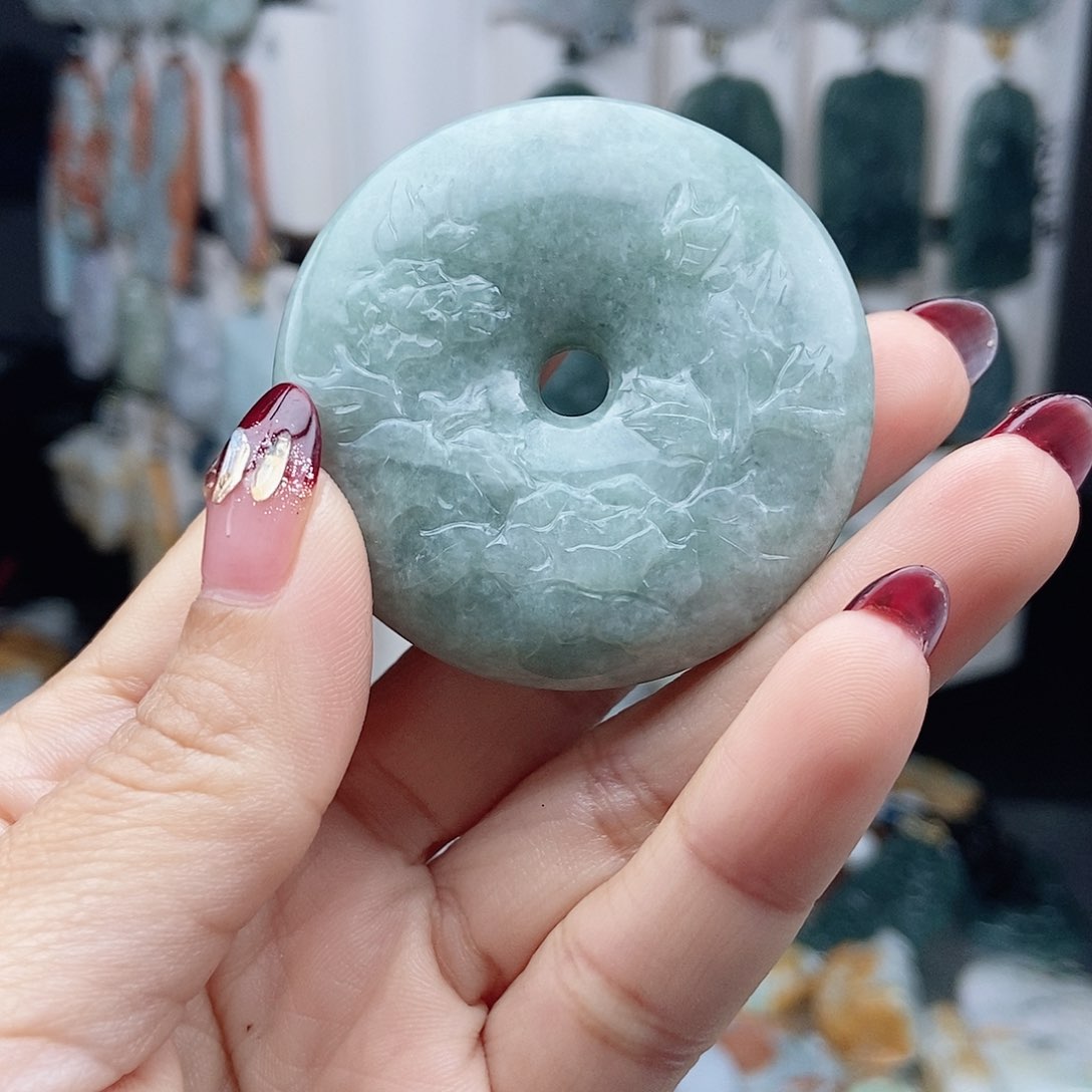翡翠颈饰未镶嵌翡翠