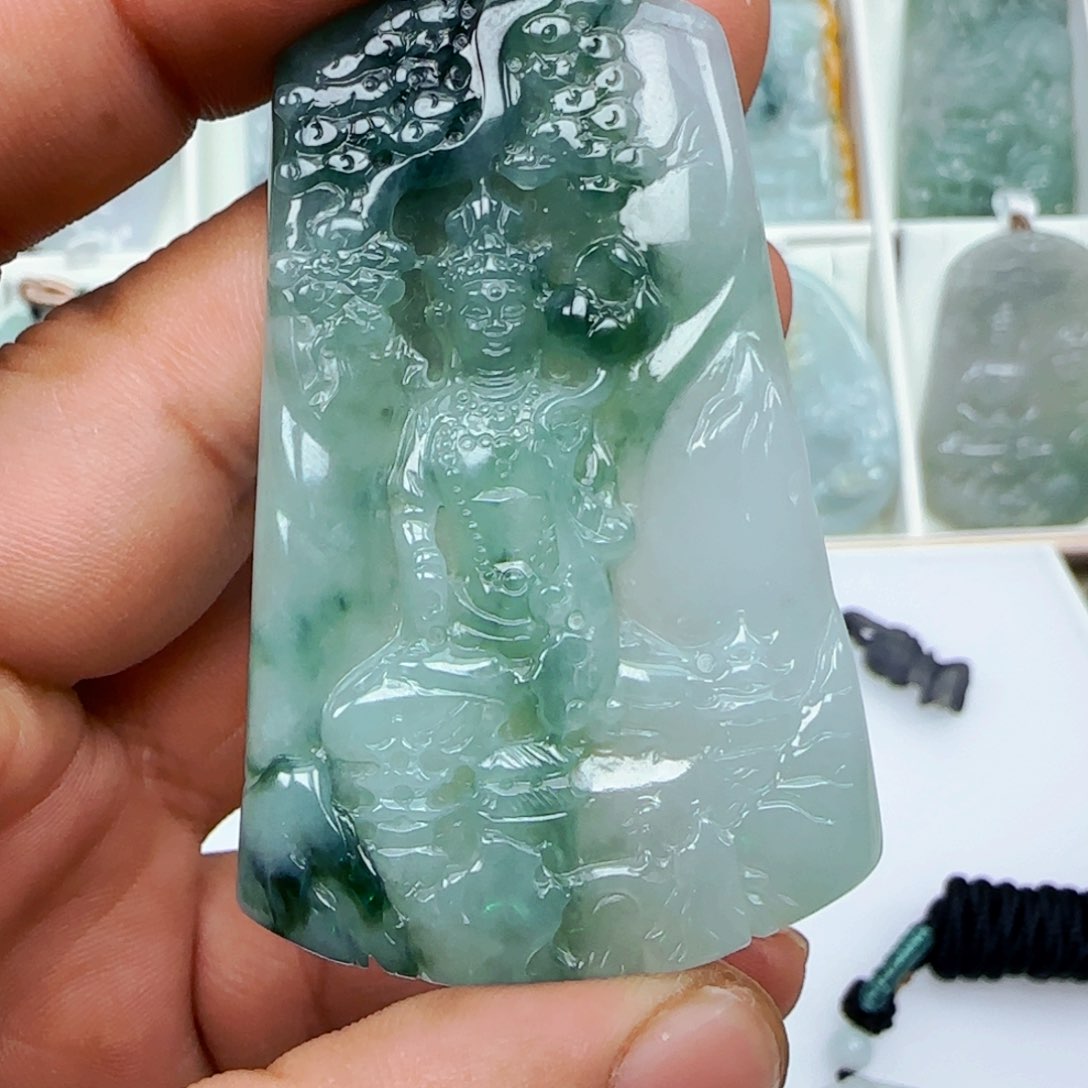 翡翠颈饰未镶嵌，