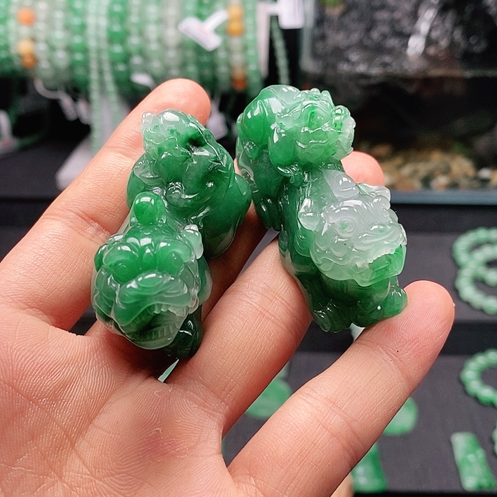 石英质玉未镶嵌颈饰暴*雨