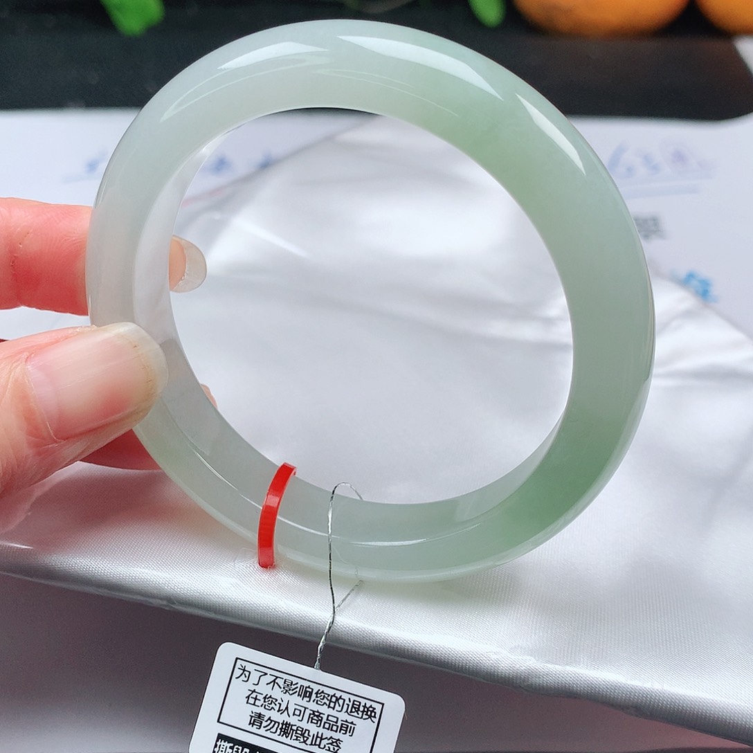 翡翠手镯未镶嵌54圈