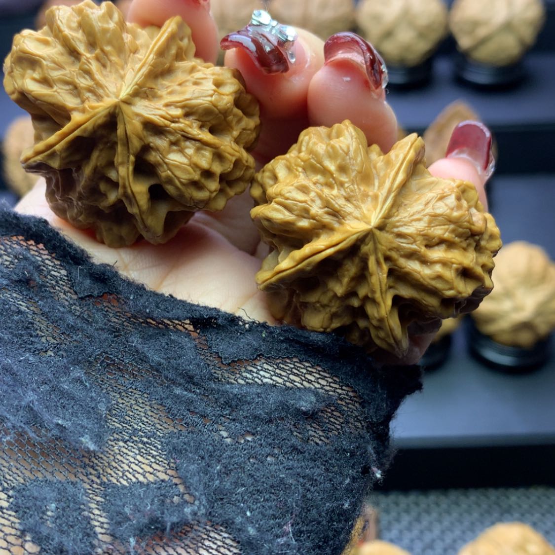 【闪购商品】文玩核桃吊坠金尊龙脊佛度