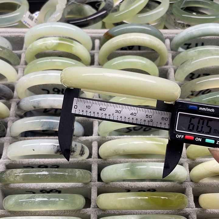 蛇纹石玉未镶嵌手镯287