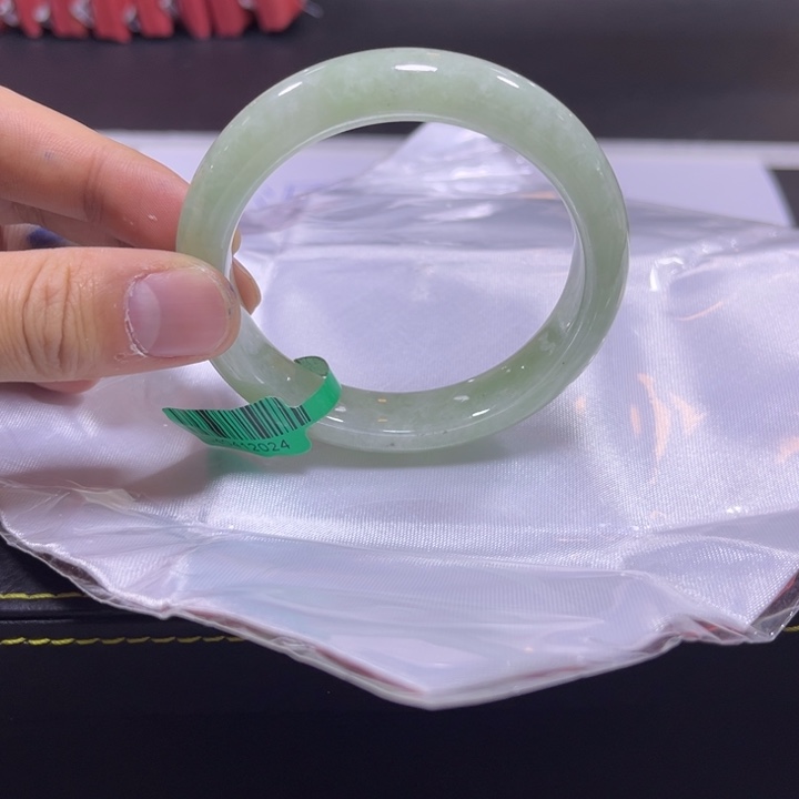 翡翠手镯未镶嵌天然a货翡翠多样性发货