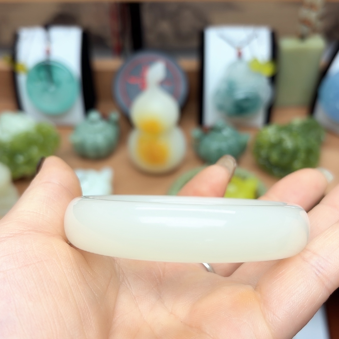 和田玉未镶嵌手镯