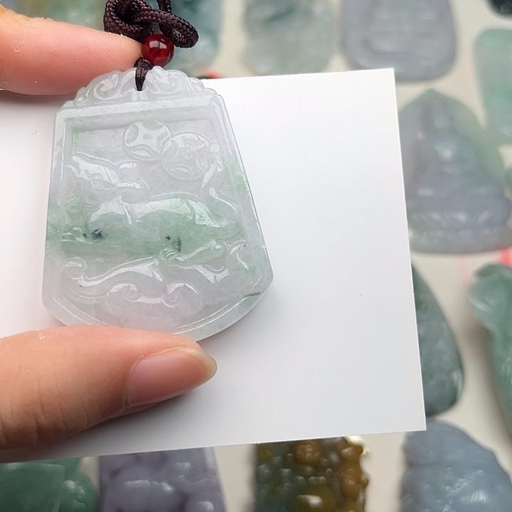 翡翠未镶嵌颈饰挂件