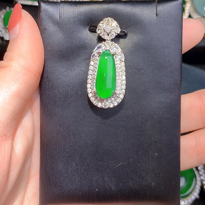 翡翠未镶嵌颈饰吊坠