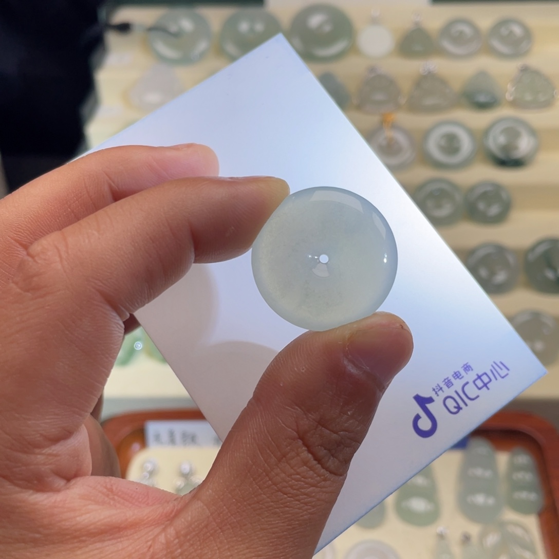 翡翠未镶嵌颈饰55667788875567