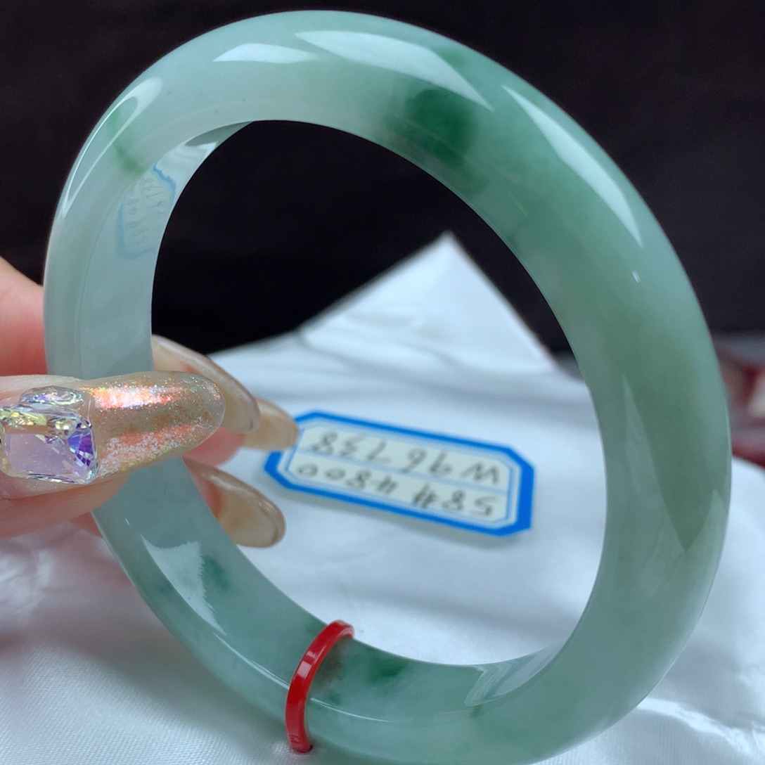 翡翠手镯未镶嵌96738，