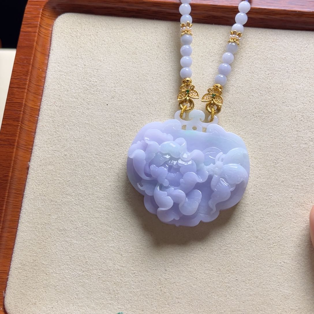 翡翠颈饰未镶嵌紫如意牡丹