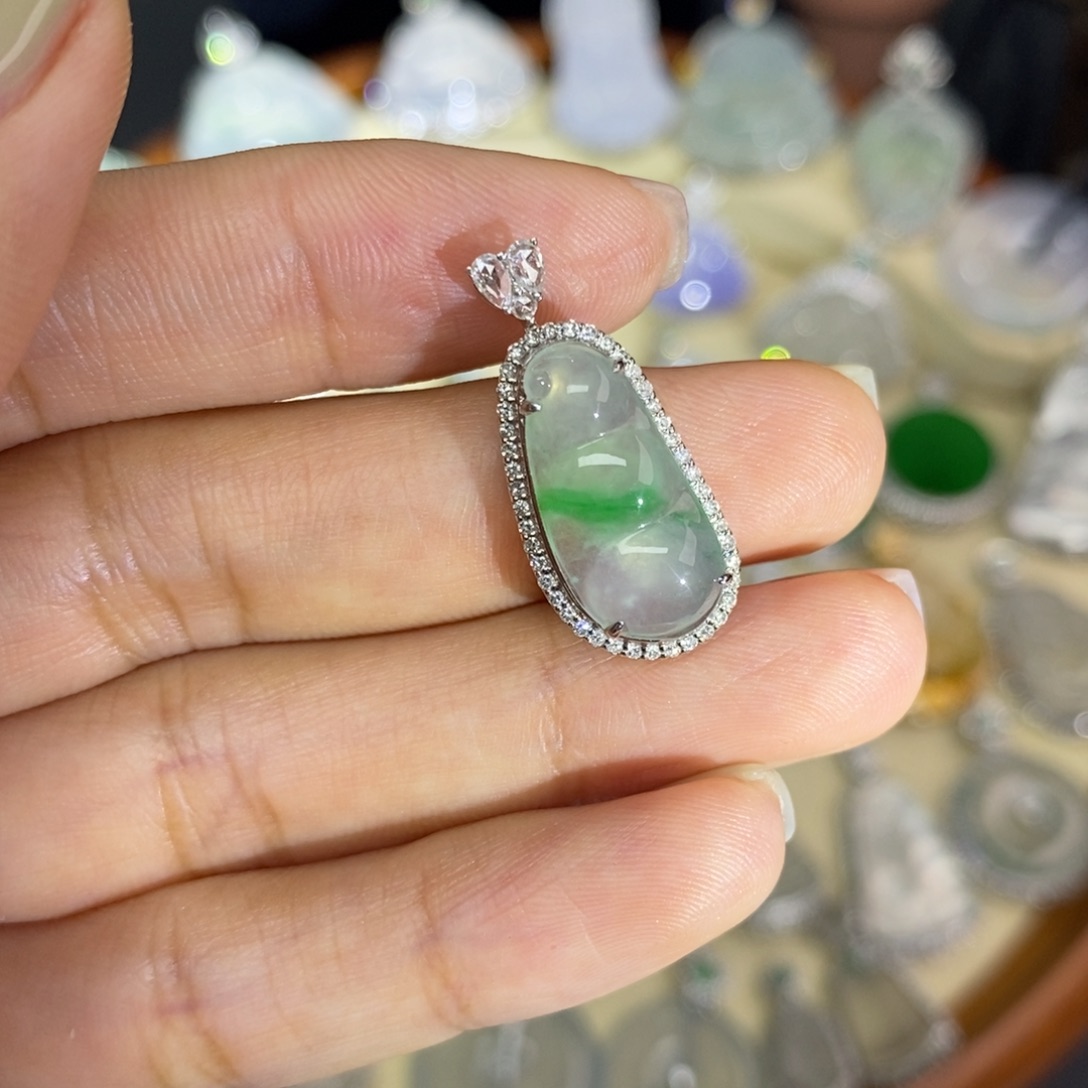 翡翠颈饰18K金镶嵌A货翡翠