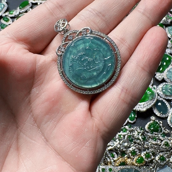 翡翠颈饰未镶嵌天然A货翡翠放漏