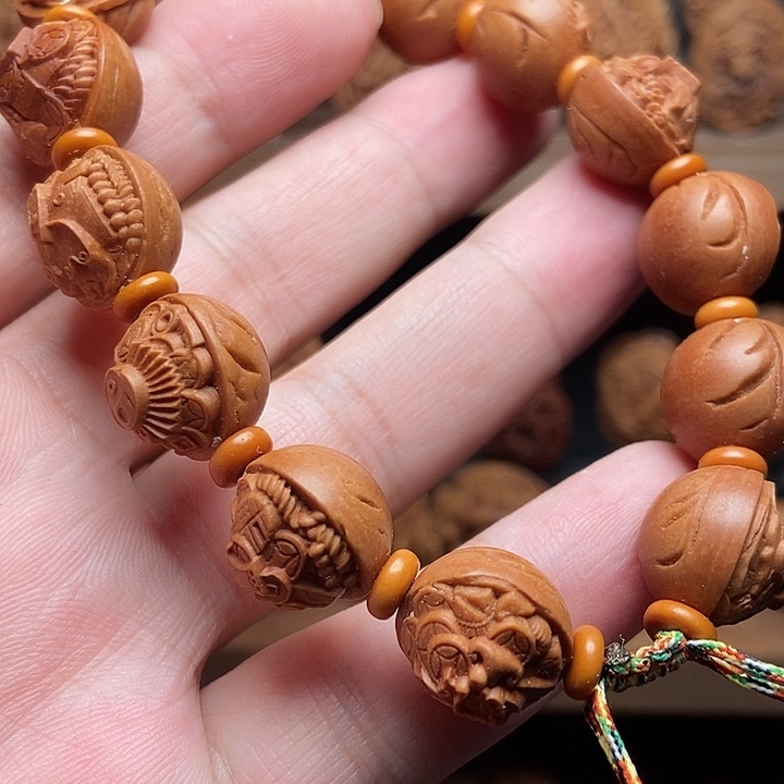 龙纹桃核浮雕锦灰堆